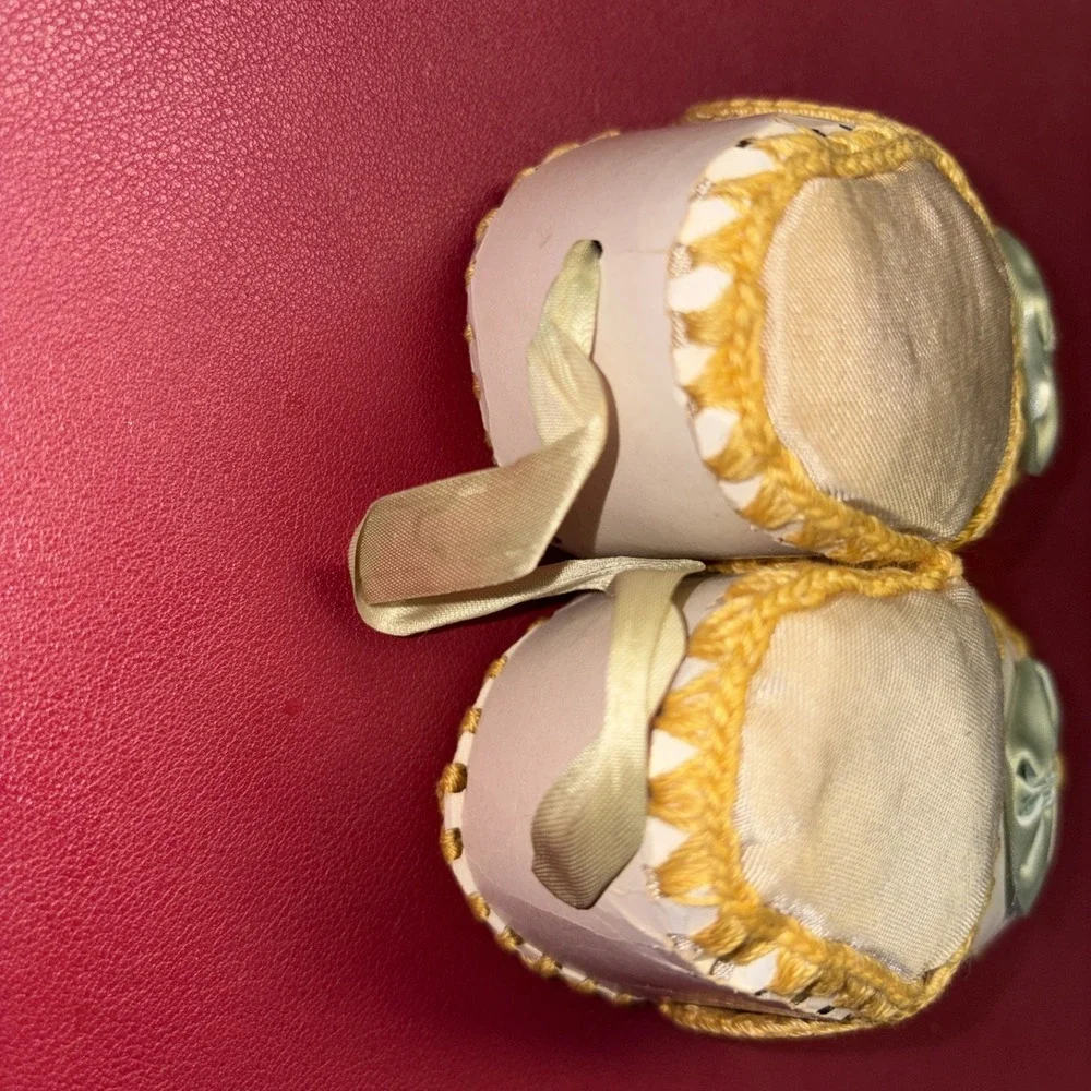 *Vintage Baby Shoe Sewing Pin Cushions Hand Crochet Trim